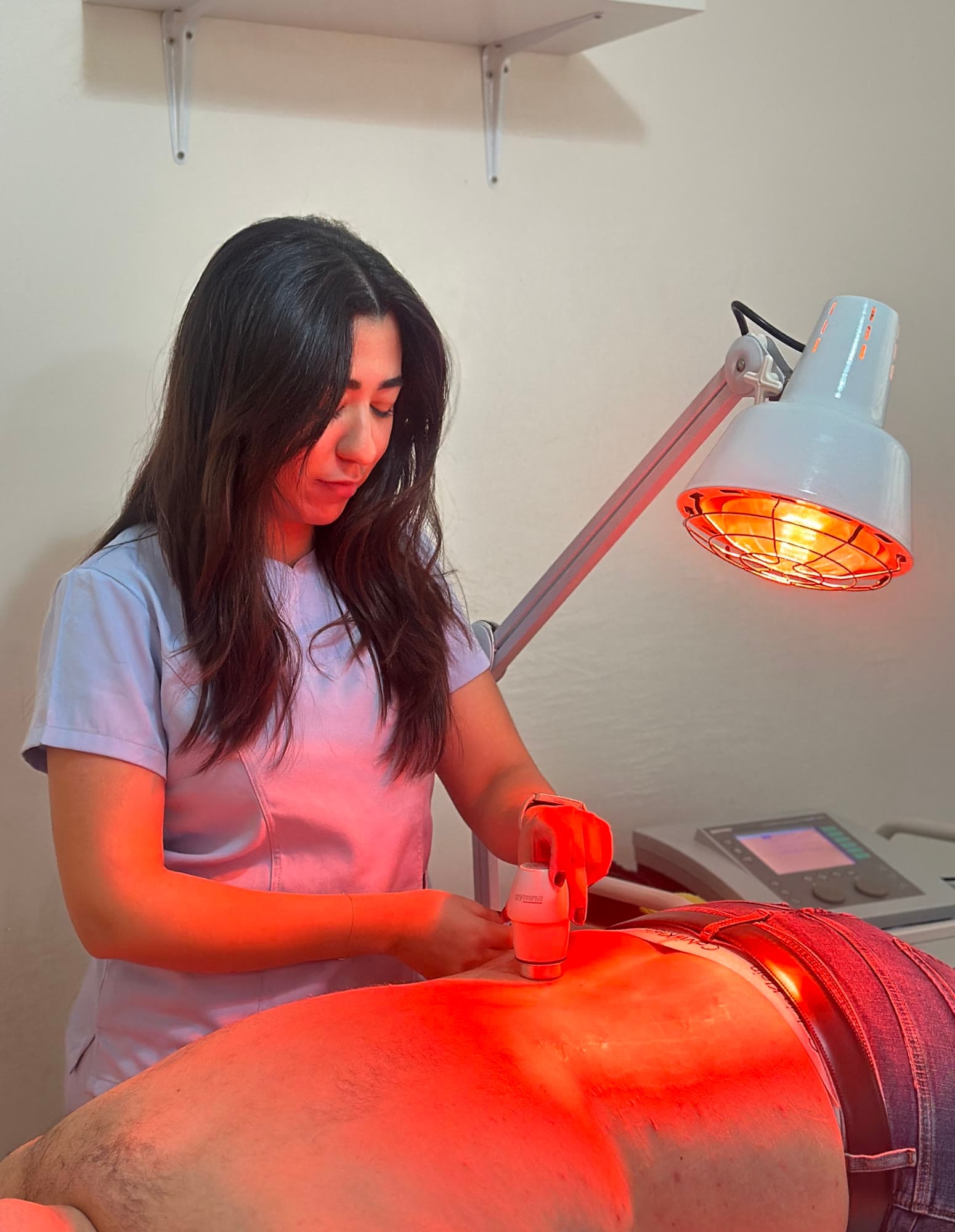 Traitement par ultrasons thérapeutiques sous lampe infrarouge