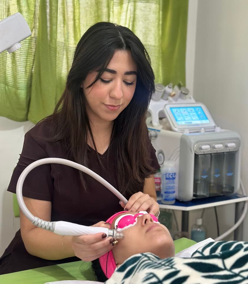 Appareil HydraFacial pendant un soin