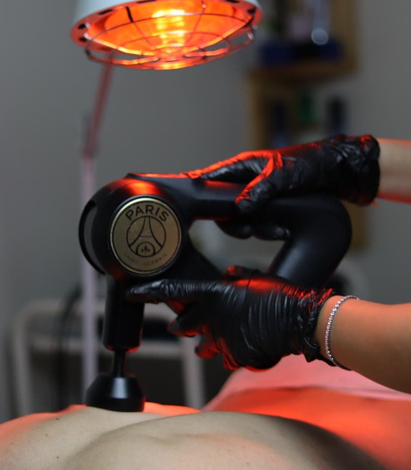 Massage par percussion au Theragun